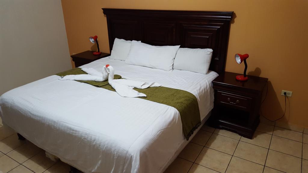 Apart Hotel Pico Bonito La Ceiba Exterior photo